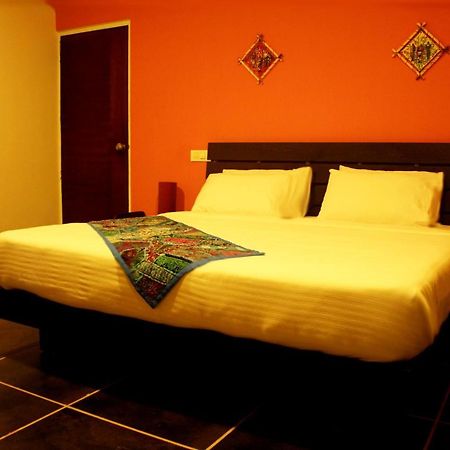 Rockville Hotel Султан Батери Екстериор снимка