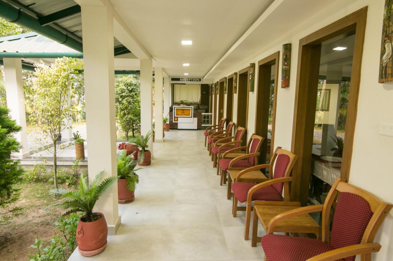 Rockville Hotel Султан Батери Екстериор снимка