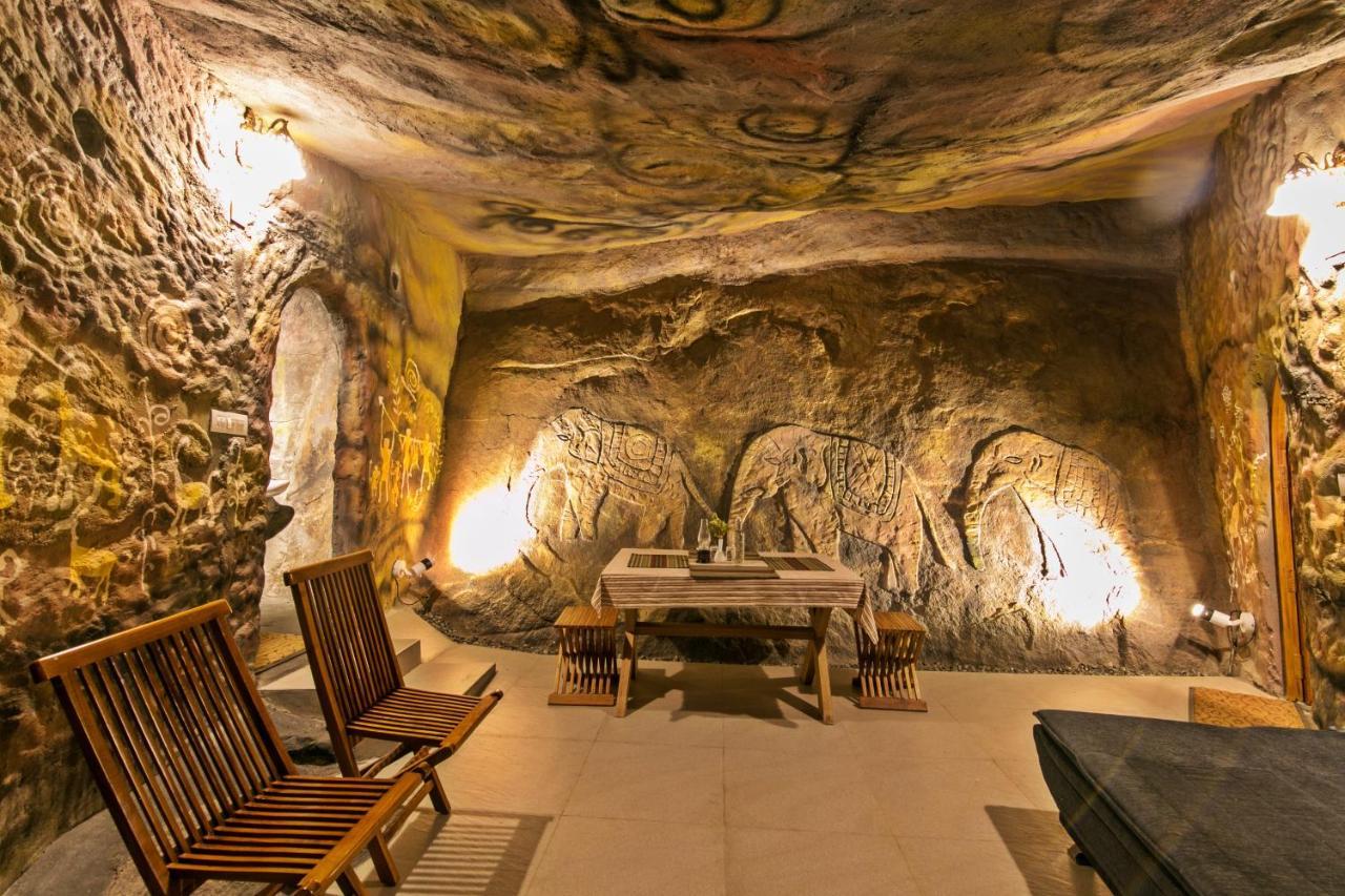 Rockville Hotel Султан Батери Екстериор снимка