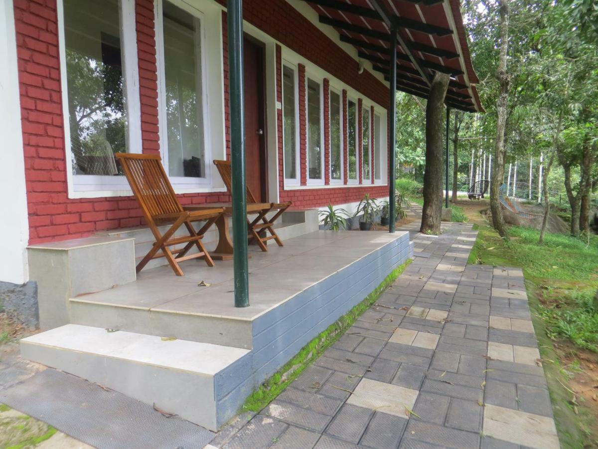Rockville Hotel Султан Батери Екстериор снимка